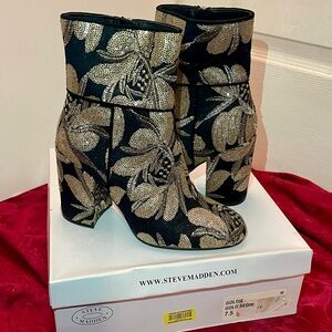Steve Madden Goldie Gold Metallic and Black Ankle Boots - Sz 7.5